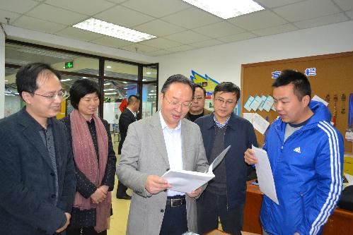 ���쵼���԰�һ���Ӳ�ϣ������